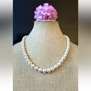 Vintage & Elegant White Pearl Necklace Hand Knotted,14/20 Gold Clasp,8.4mm,36gr